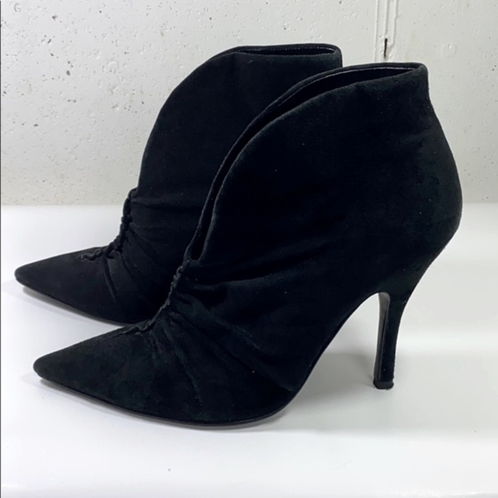 Guess 8.5 black suede pointed toe ankle boots